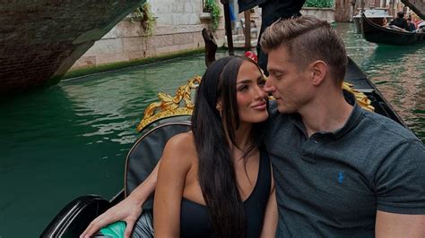 paulina und tommy|So verliebt: Paulina Ljubas und Tommy kuscheln im Urlaub.